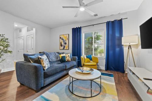 Spacious 2BR N Gulch Walk to Broadway & Rooftops in Nashville
