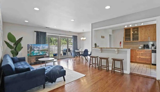 Spacious Des Plaines Home - Near Airport, Casino & Arena in Des Plaines