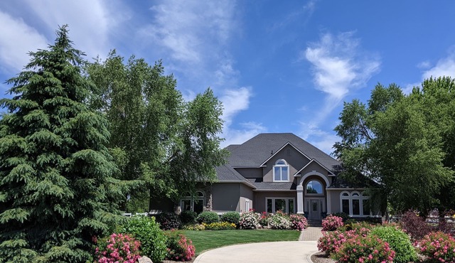 Spacious family home on beautifully landscaped 2 acres in Eagle
