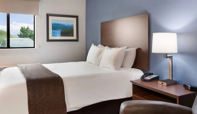 Spacious Kitchen Suites Near Tri-Cities Airport and Columbia River in Pasco