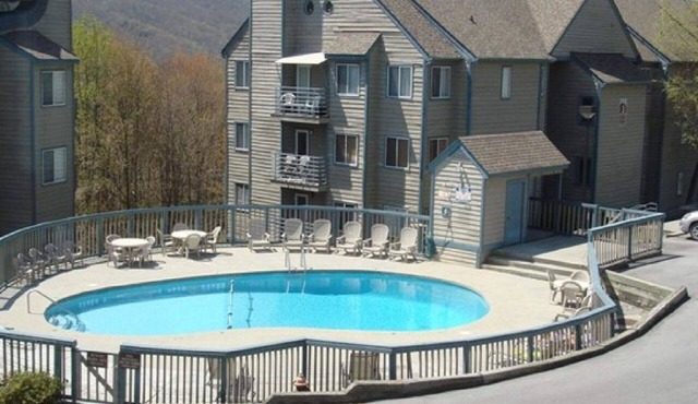 Spectacular Views of Mt. LeConte and Gatlinburg! Pool and Hot tub are now open! in Gatlinburg