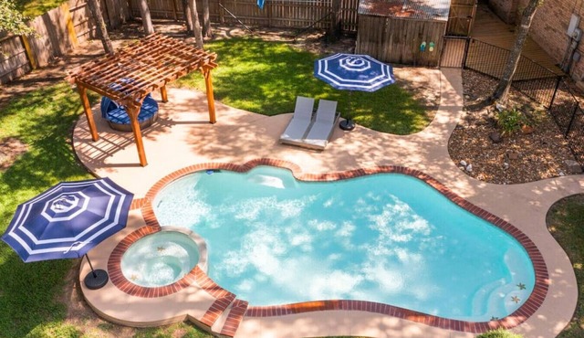 Spring 5BR Sleeps 16 | Heated Pool, Hot Tub, EV Charger, Train Theme in Spring