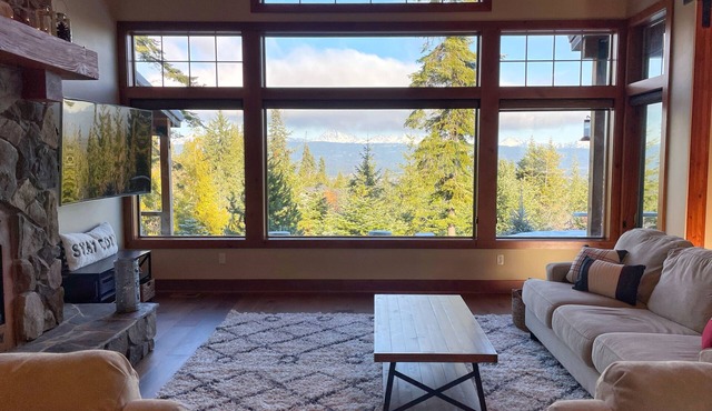Stunning Views! Private hot tub in Cle Elum