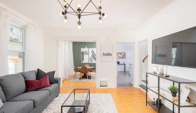 Stylish Downtown House - Steps to Dining & Shops in Appleton