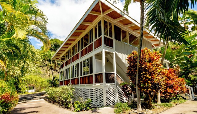 Summer is On Sale! - Proximity to the ocean without the beachfront price!