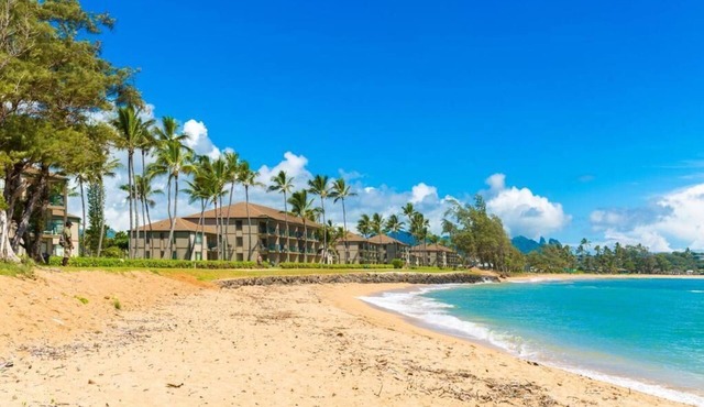 Sunny two bedroom at beautiful Pono Kai Resort in Kapaʻa