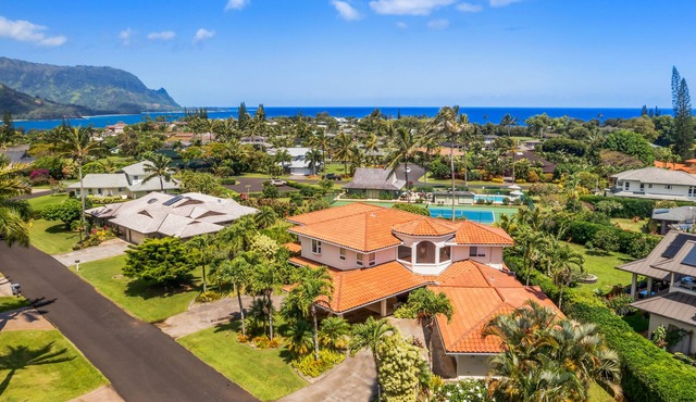 SUNSET PALMS! Pool, Tennis, A/C, Mins to Beach 5 Bed 4 Bath sleeps 14