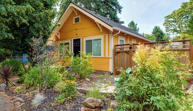 Tangerine Eugene Guesthouse - central Eugene, Pet yes, bikes, near UO & downtown in Eugene
