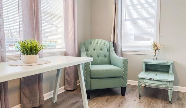 THE STONE CASTLE-Free Parking, Minutes From Falls & Casino in Niagara Falls
