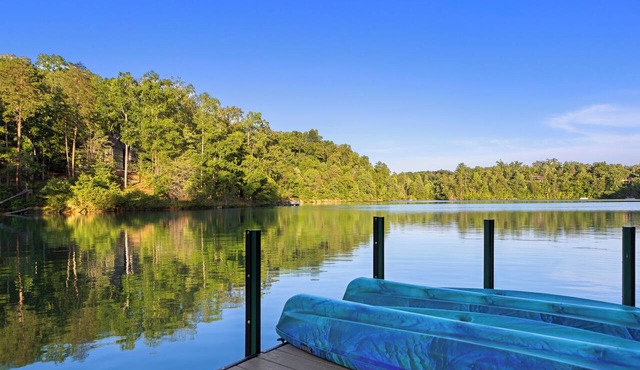 The Z's Great Escape · Lakefront Luxury in Mill Spring