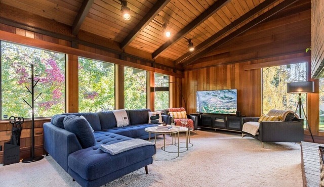 This house is a 5 bedroom(s), 3 bathrooms, located in Eugene, OR. in Eugene