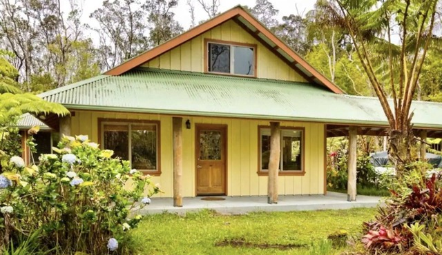 Tranquil Volcano Retreat with Rainforest Views
