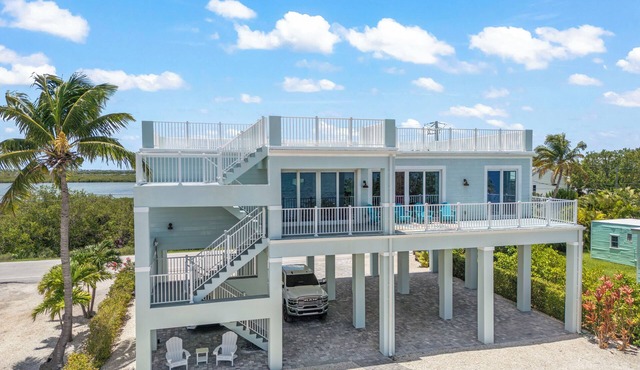 Tranquility Bayview House-Ocean Front with pool, boat basin and boat ramp in Little Torch Key