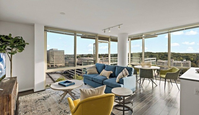 Tysons 2BR | Corner Views, Balcony, Pool & Gym in Tysons