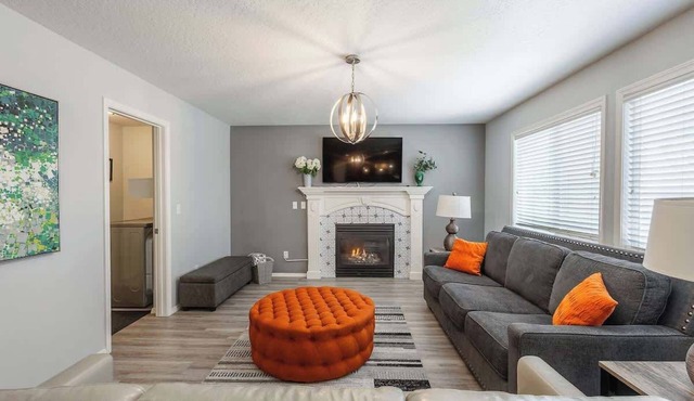 Upscale House with Outdoor Seating/Firepit in Boise