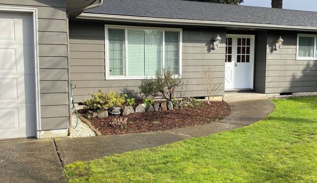 Verda Lane Villa Keizer, Oregon in Keizer