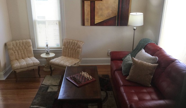 Victorian! Professionally Cleaned, Self Check In - Sleeps 10 in Kenosha