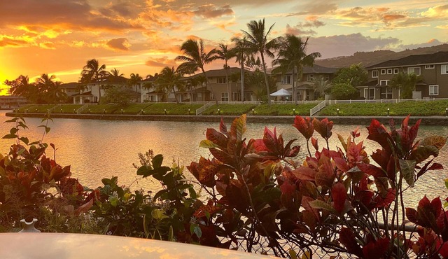 Waterfront 3-bedroom townhome, 6 month min Oahu in Honolulu