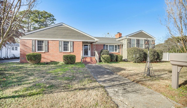 Waterfront Home w/Deck & Yard in Hampton! in Hampton