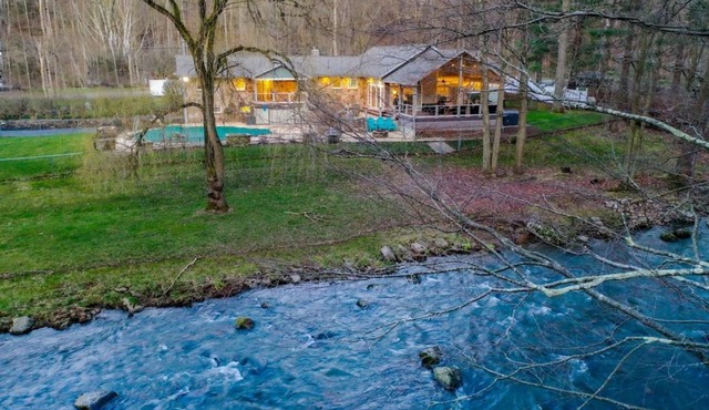 Waterfront Pool Hottub Deep Creek Lake Wisp in Friendsville