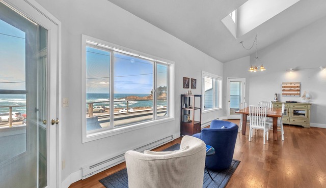 Whale Watcher's Oceanfront Condo in Depoe Bay