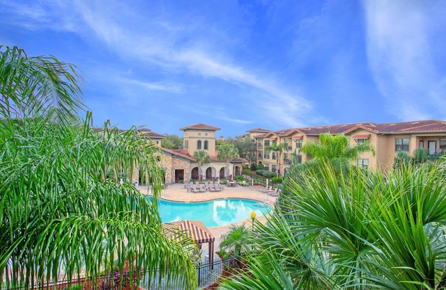3 Bed 3 Bath Pool View High End Corner Condo in Davenport