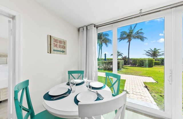 Beach Condo/Island Beach Resort/No Cleaning Fee/Condo 108 in Jensen Beach