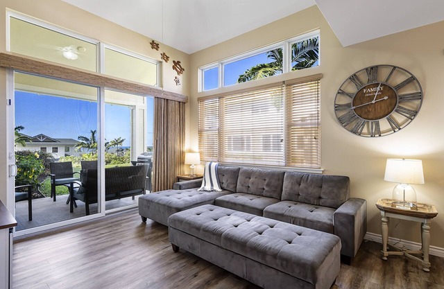 🏖️Kona Townhome w/Ocean Views, Central A/C, Pool + Hot Tub in Kailua Kona