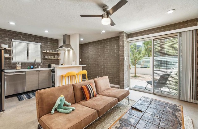 Roosevelt Street Apts 