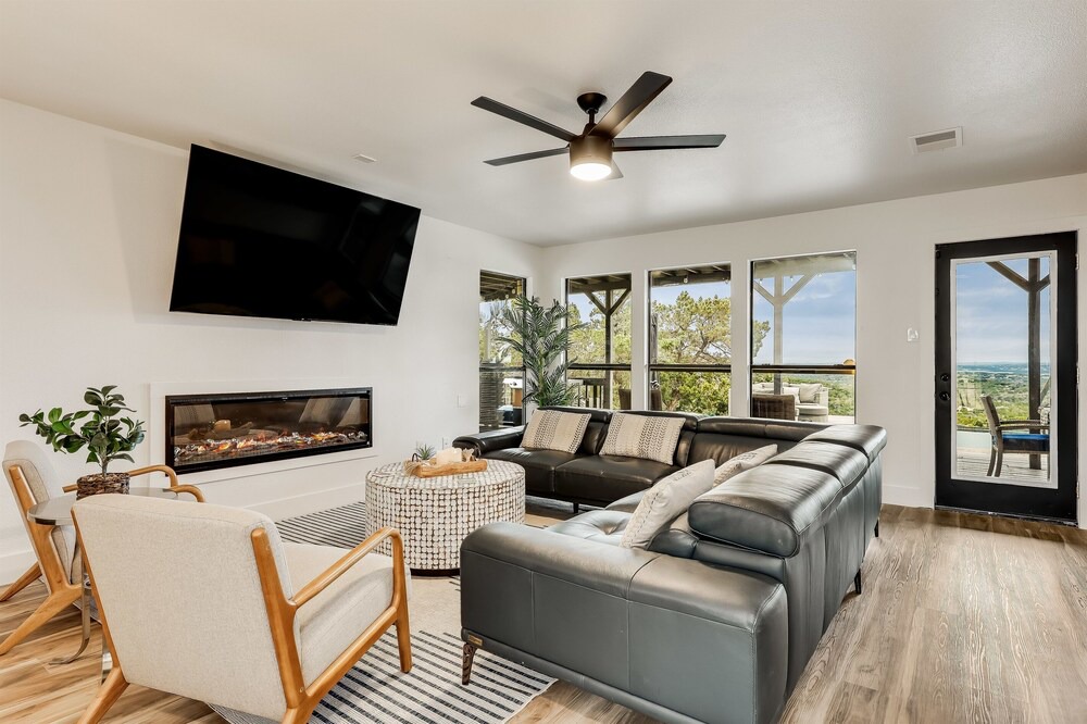 Leander House | Newly Renovated! Lux! Weddings! Pets OK