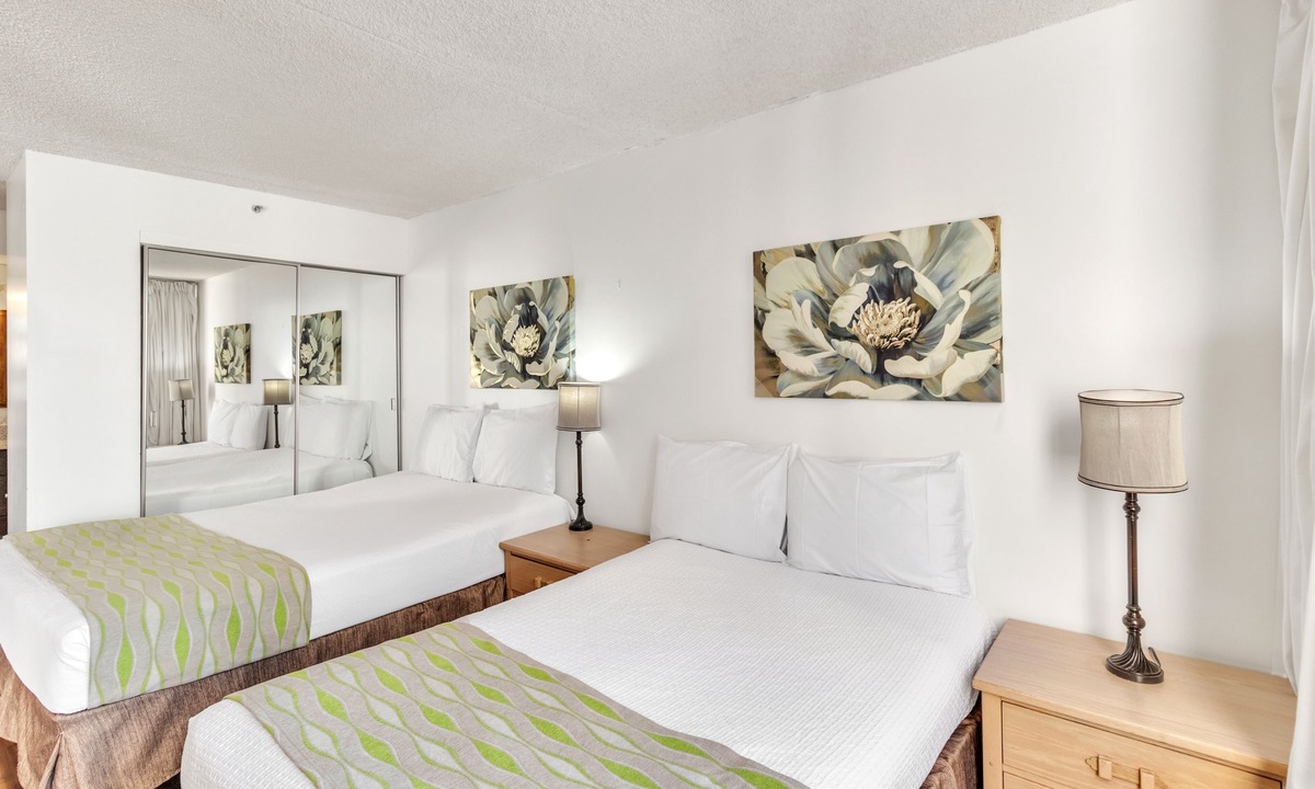 Waikiki Condo | 19th Floor Condo with Lanai & Sea Views - FREE Parking!