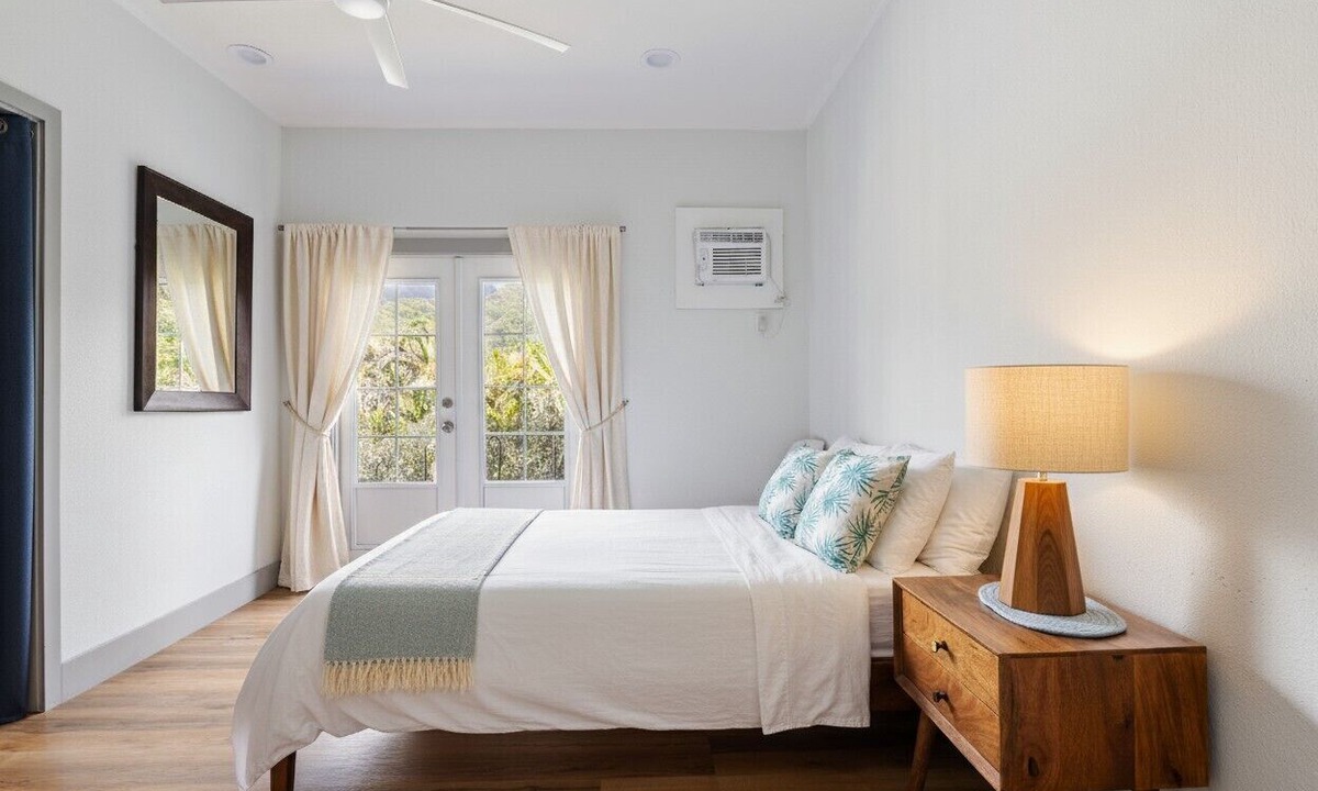 Punaluu House | "Hina Hideaway", Views, A/C, ~5 min Walk to Beach