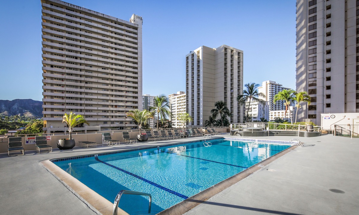 Waikiki Condo | Aston Waikiki Banyan 1BMV1 | Mountain Views – Pool & Hot Tub