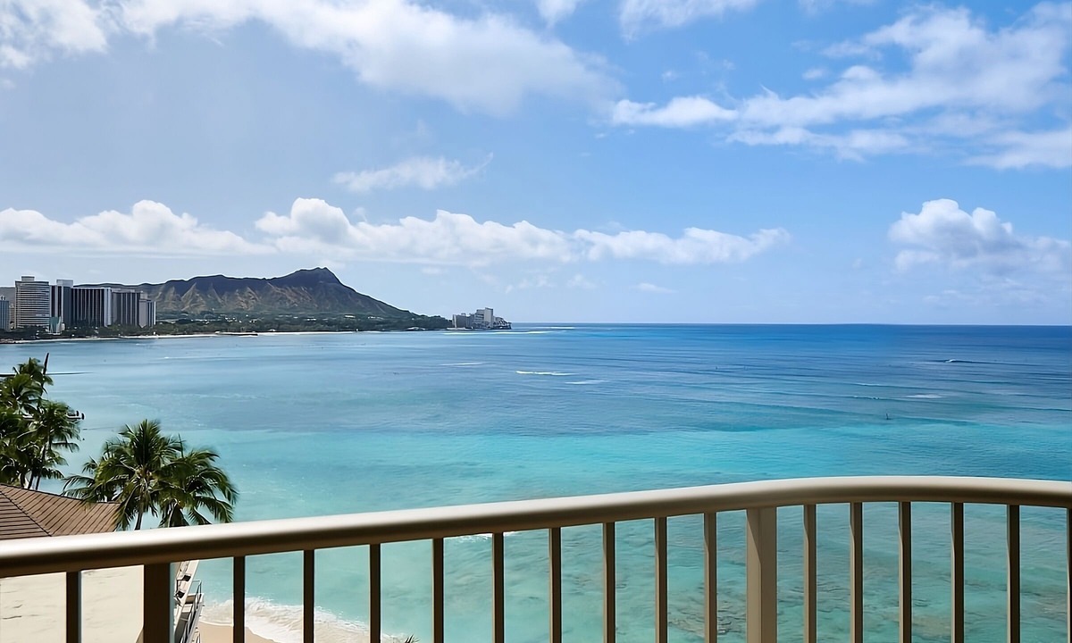 Waikiki Hotel | Central To Everything in Waikiki! 2 Serene Units, Restaurant, Pool, Ocean Front!