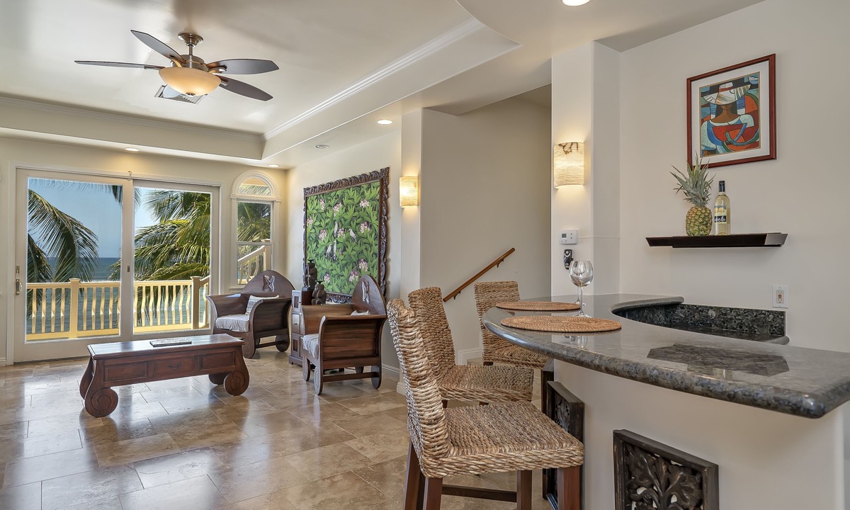 Mokuleia House | Large Family Retreat on Calm Swimming Beach, A/C