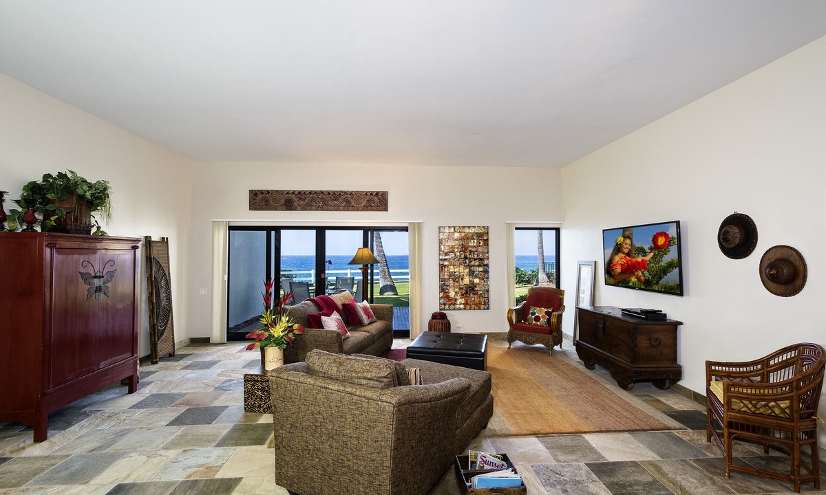 Kailua-Kona Villa | 🏖️Oceanfront Kona Villa w/Huge Lanai, 2 King Suites & AC | Royal Sea Cliff 109