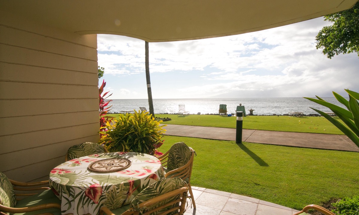 Kahana Condo | Affordable oceanfront condo, amazing views, sunsets, beaches, pool in West Maui