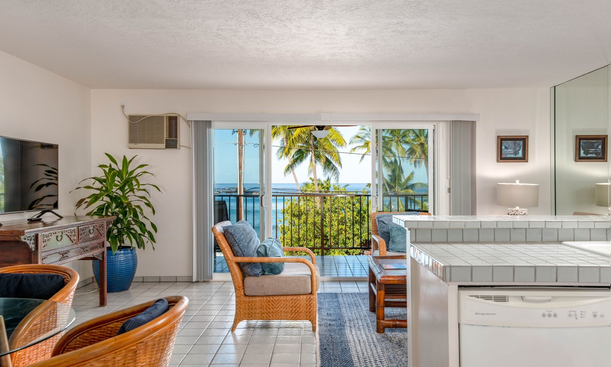 Kailua-Kona Condo | Tropical Paradise Awaits: Stunning Hawaii Condo with Ocean Views!
