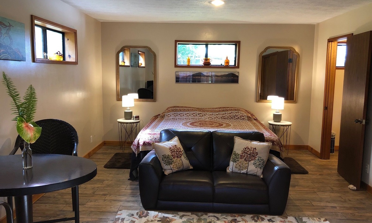 Hakalau Apartment | Spacious suite on twelve acres