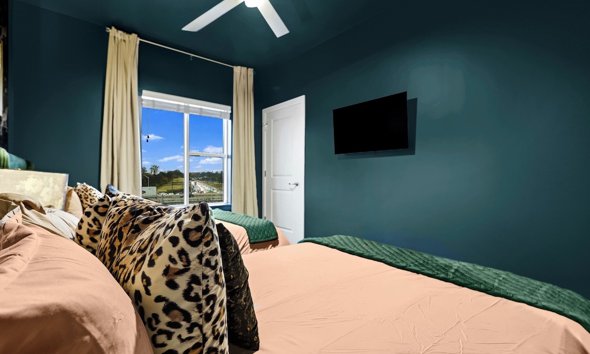 The Gulch Apartment | The Whiskey Wildflower, Downtown Nashville Luxe Stay + Walk to Broadway