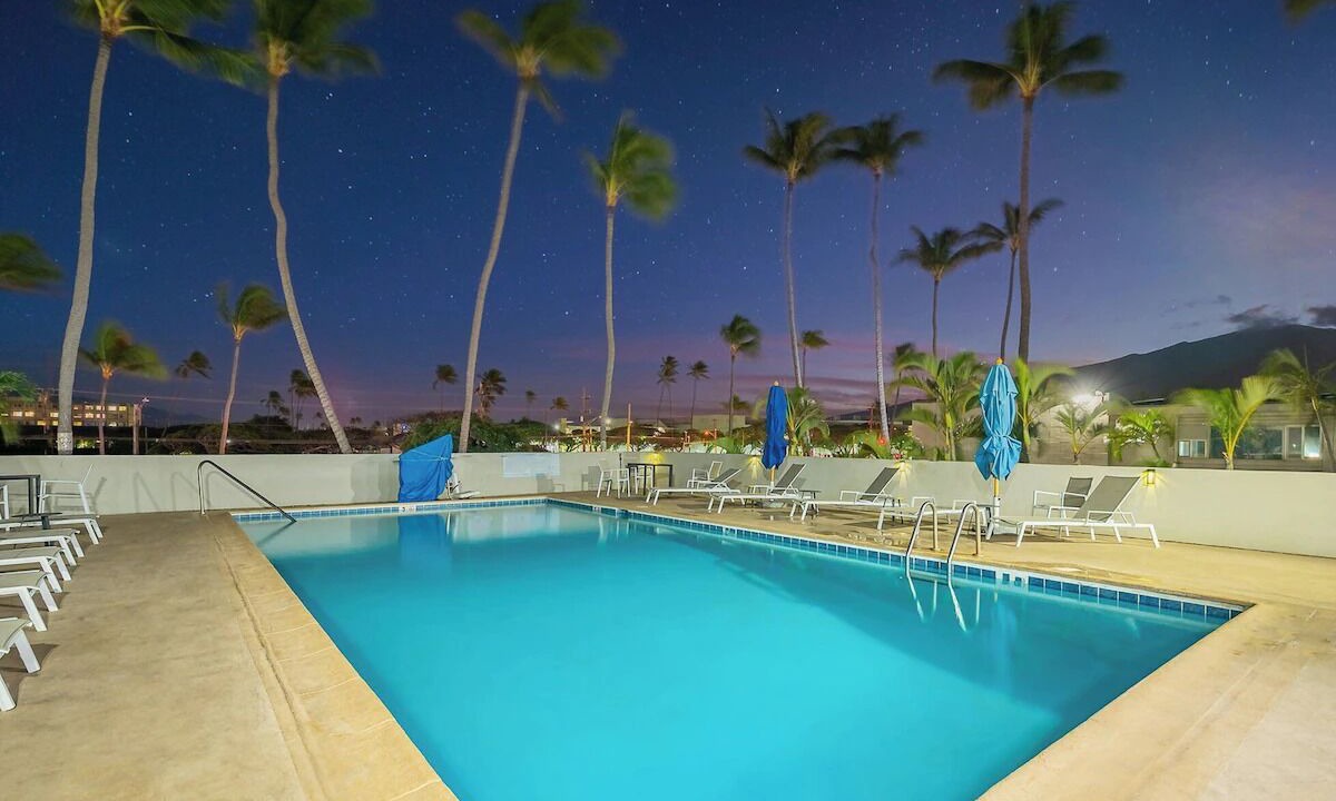 Kahului Hotel | Ideal Mix of Comfort and Value! 4 Comfortable Units, Outdoor Pool, Oceanfront!