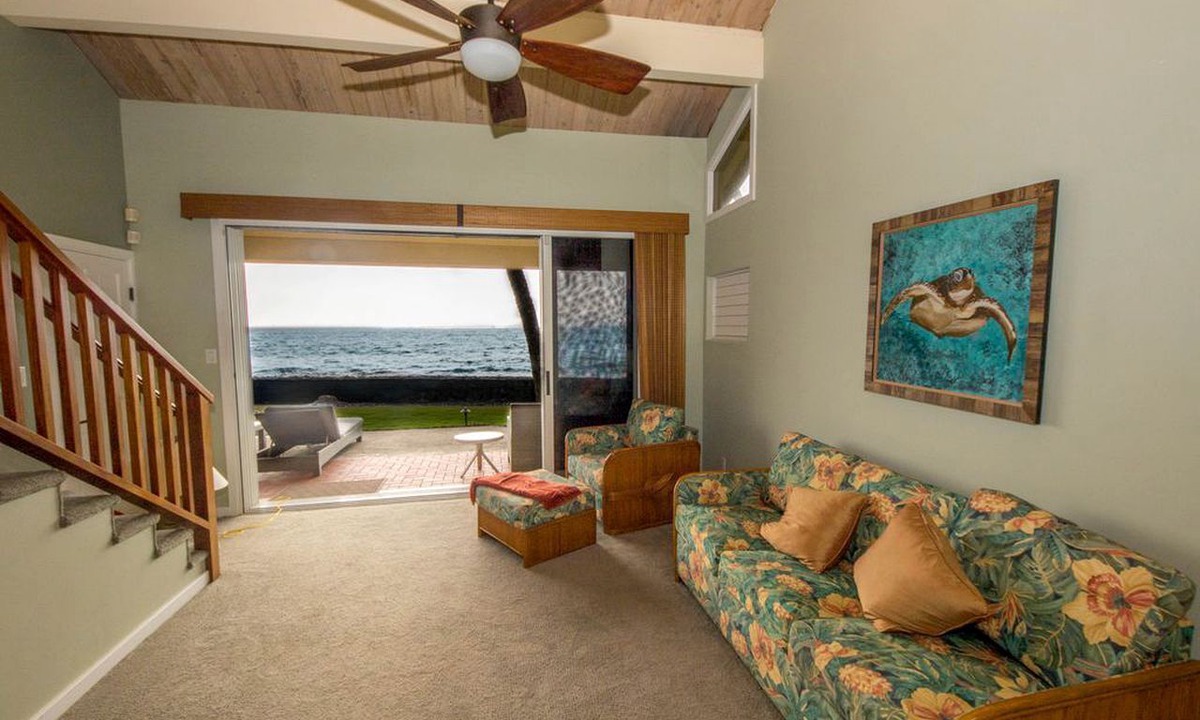 Kailua-Kona Villa | Oceanfront Villa Rental with a Home Theater and Pool in Kailua-Kona, Hawaii
