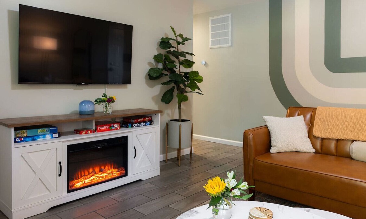 Loveland House | Stylish Family Loveland Home Quiet Yard Dog OK