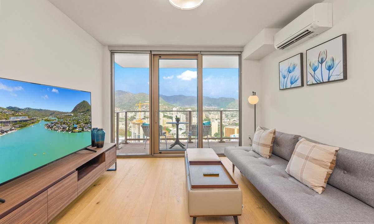 Ala Moana House | The Kapiolani Vista | Skyline Views, Pool, Gym | Walk to Beach & Ala Moana