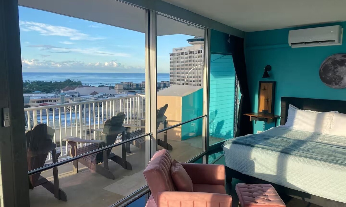 Ala Moana Condo | The Jetsons Sunset Penthouse - Iconic Birds Nest - Urban Retreat Honolulu