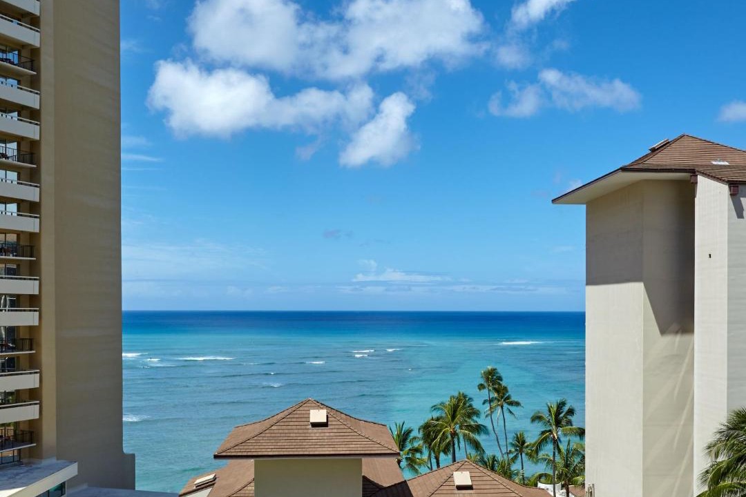 Waikiki Hotel | Halepuna Waikiki by Halekulani - NO RESORT FEE