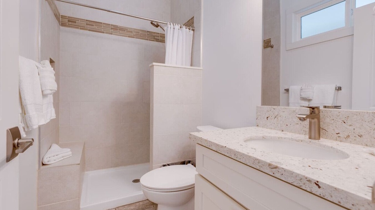 Photo of Bathroom in Wailuku