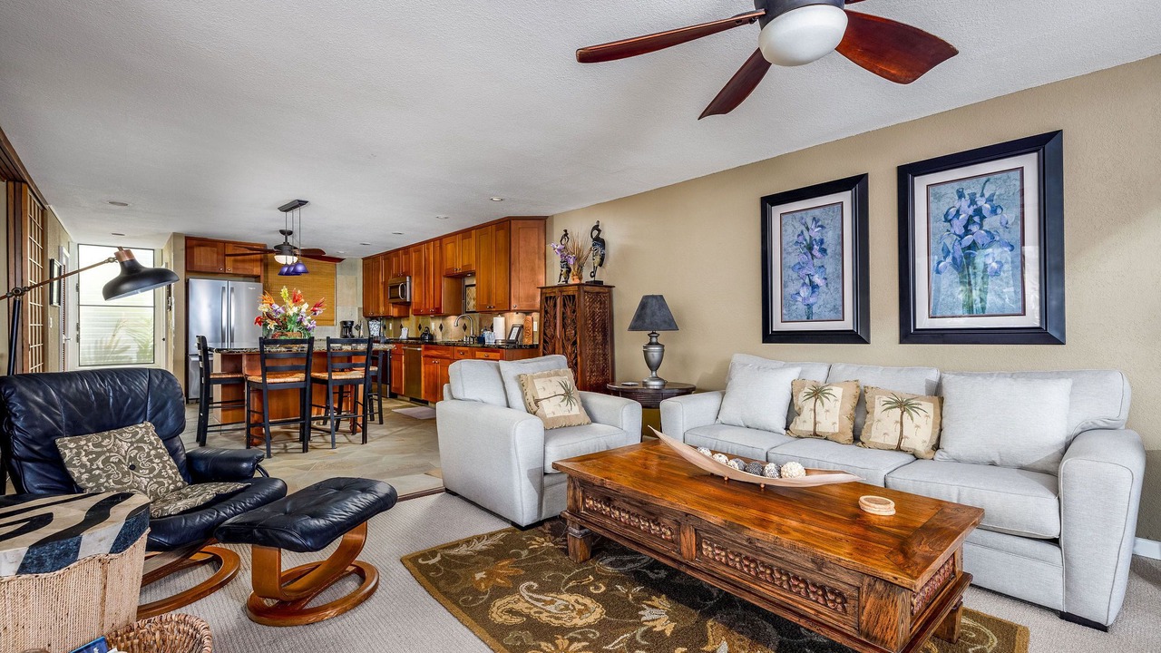 Photo of Livingroom in Kahaluu Bay