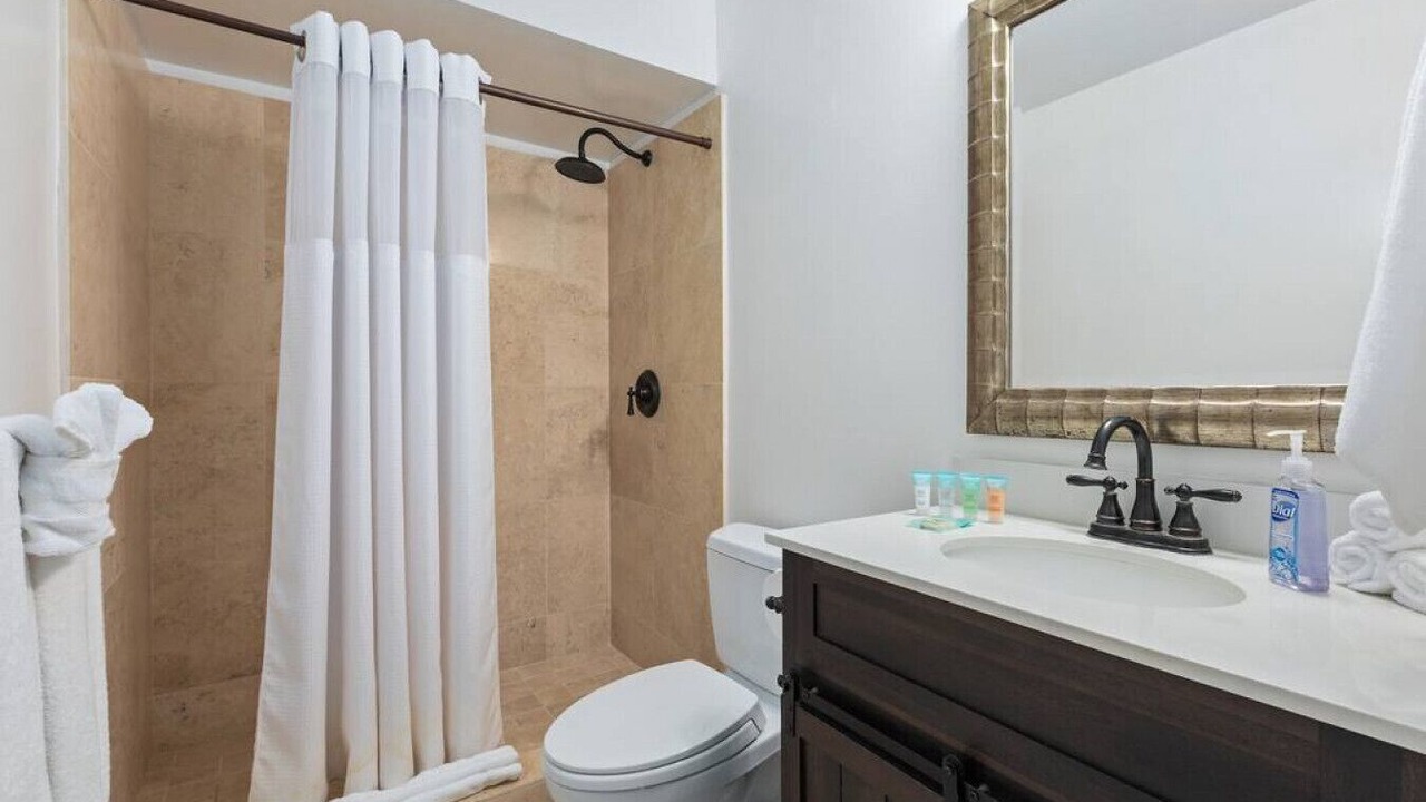 Photo of Bathroom in Kahuku