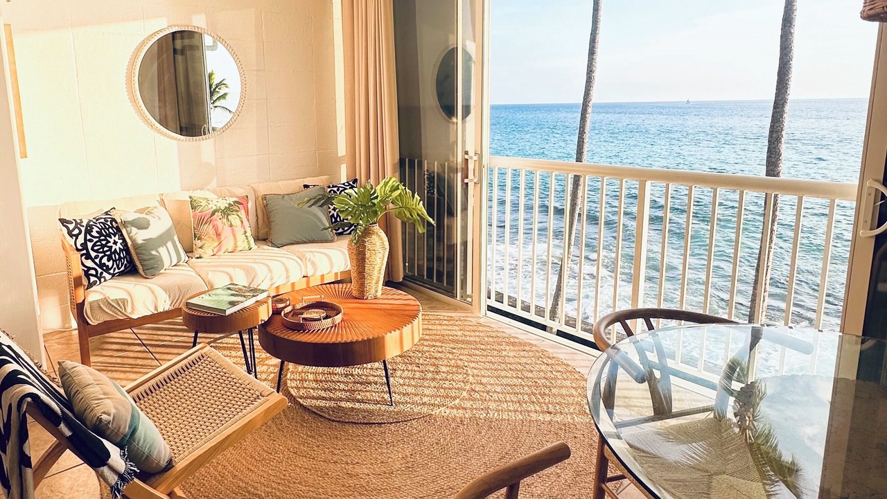 Photo of Livingroom in Kahaluu Bay